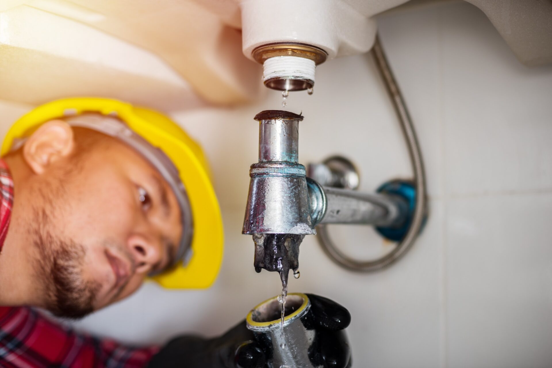 Repairing clogged and leaky washbasin sewer in the bathroom